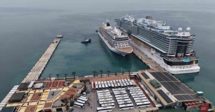 KUŞADASI’NA 2 KRUVAZİYER 5 BİN 297 TURİST GETİRDİ
