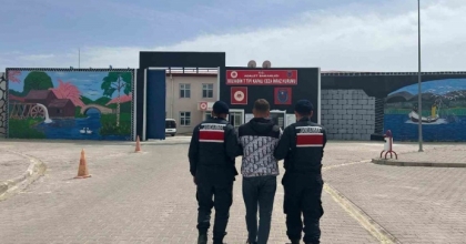 JANDARMA ÇEŞİTLİ SUÇLARDAN ARANAN 45 KİŞİYİ YAKALADI
