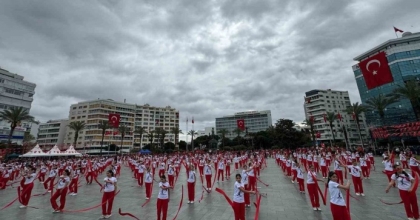İZMİR’DE 23 NİSAN COŞKUSU