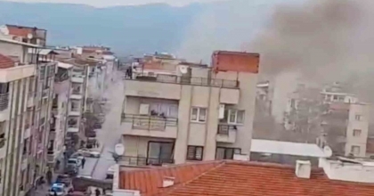 EVİNİ ATEŞE VERDİ, KAÇARKEN YAKALANDI
