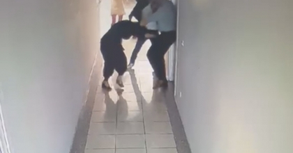 İŞ ADAMI KARDEŞLERİN KAVGASINDA ÇALIŞAN AYAĞINDAN VURULDU, O ANLAR KAMERADA