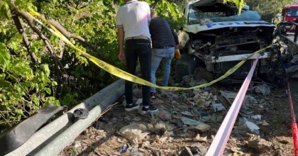 İZMİR’DE FRENİ BOŞALAN TIR 10 ARACA ÇARPTI: 1’İ POLİS 3 KİŞİ HAYATINI KAYBETTİ, 5 KİŞİ YARALANDI