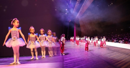 23 NİSAN COŞKUSU SAHNEDE BAŞLADI