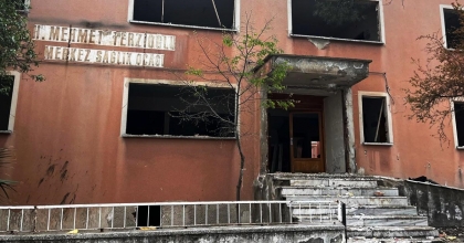 DEPREME DAYANIKSIZ SAĞLIK OCAĞI YIKILIYOR