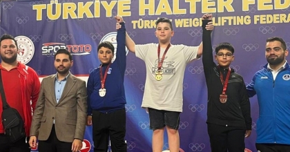 HALTERDE MUSTAFA UYAN TÜRKİYE ŞAMPİYONU OLDU