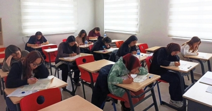 İLK 100’E GİREN ÖĞRENCİLERE UMRE ÖDÜLÜ