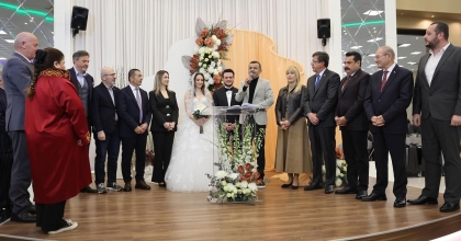 SİYASET VE İŞ DÜNYASI BU DÜĞÜNDE BULUŞTU