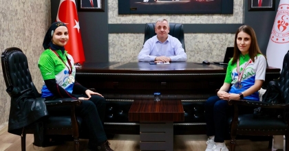 TANDEM BİSİKLETTE TÜRKİYE DERECESİ: ŞAMPİYONLARDAN İL MÜDÜRÜ ERDOĞAN’A ZİYARET