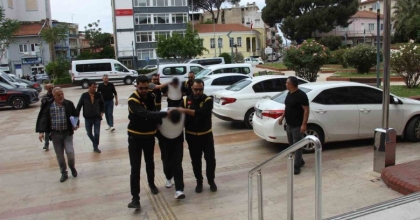 CİNAYET ŞÜPHELİSİ ABİ-KARDEŞ TUTUKLANDI
