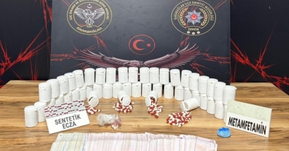 İZMİR’DE BİNLERCE UYUŞTURUCU HAP ELE GEÇİRİLDİ
