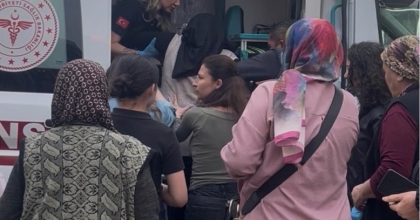 DUMANLARI GÖREN YAŞLI KADIN FENALAŞTI
