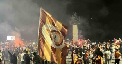 GALATASARAY’IN ŞAMPİYONLUĞU İZMİR’DE COŞKUYLA KUTLANDI
