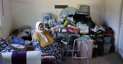 HER GEÇEN GÜN KARNI BÜYÜYEN ÇARESİZ KADIN 170 KİLOYA ULAŞTI, ARTIK HAREKET EDEMİYOR