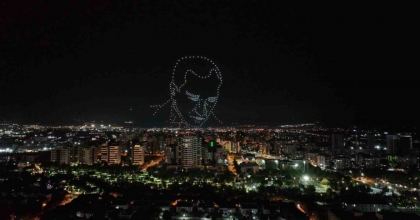 MANİSA’DA 300 DRONLU 19 MAYIS GÖSTERİSİ NEFES KESTİ
