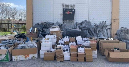KÜTAHYA’DA KAÇAKÇILIK OPERASYONU, BİNLERCE KAÇAK ÜRÜN ELE GEÇİRİLDİ
