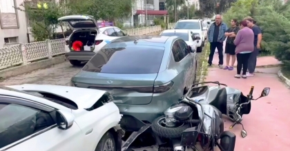 SÖKE’DEKİ KAZADA 5 ARAÇ HASAR GÖRDÜ: 1 YARALI
