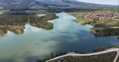 KÜTAHYA’DAKİ ENNE BARAJI 3 YIL ARADAN SONRA YÜZDE 100 DOLULUK ORANINA ULAŞTI
