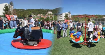 ÇOCUKLAR ÇAMELİ’DE ŞENLENDİ