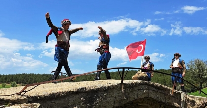 TARİHİ MEKANLARDA ZEYBEK COŞKUSU YAŞANDI