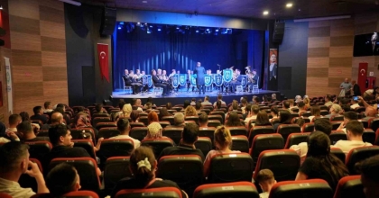 HAVA EĞİTİM KOMUTANLIĞI BANDOSU MANİSALILARI MEST ETTİ
