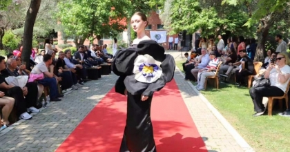 BAYINDIR’DA MODA TASARIMI DEFİLESİ DAMGA VURDU
