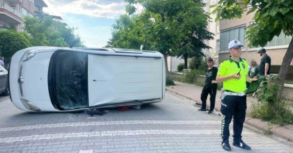 TAVŞANLI’DA OTOMOBİL YAN YATTI: 2 YARALI
