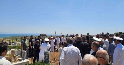 DENİZDE CAN VEREN ASTSUBAY, ASKERİ TÖRENLE SON YOLCULUĞUNA UĞURLANDI
