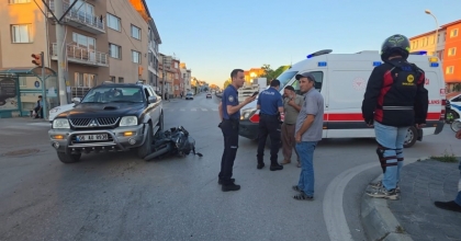 KÜTAHYA’DA MOTOSİKLET İLE CİP ÇARPIŞTI: 1 YARALI
