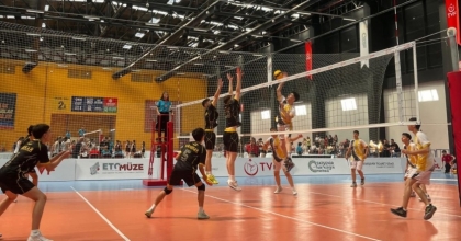 MANİSA VOLEYBOLUNA ÇİFTE ŞAMPİYONA KONTENJANI KAZANDIRDILAR
