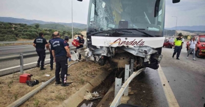 AYDIN-DENİZLİ OTOYOLUNDA FECİ KAZA: 1’İ AĞIR 20 YARALI
