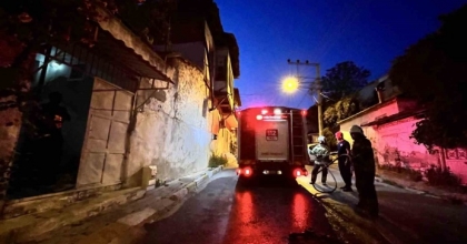 ODUN ATEŞİNDEN SIÇRAYAN KIVILCIMLAR EVİ YAKIYORDU