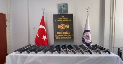 İZMİR’DE SUÇ ÖRGÜTLERİNE YÖNELİK EŞ ZAMANLI OPERASYON: 10 TUTUKLAMA