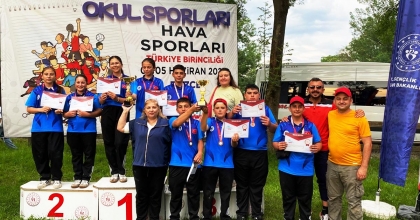 BAKLANLI ÖĞRENCİLER ZİRVEYE ÇIKTI