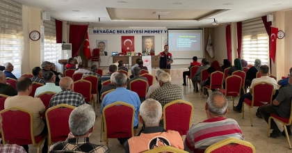 BEYAĞAÇ’TA ÜRETİCİLERE BİTKİ KORUMA ÜRÜNLERİ EĞİTİMİ VERİLDİ