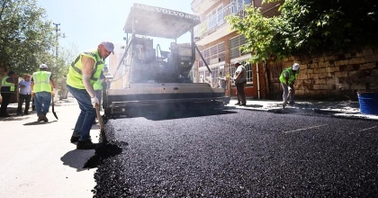 DEMİRCİLER CADDESİ SICAK ASFALTLA YENİLENİYOR