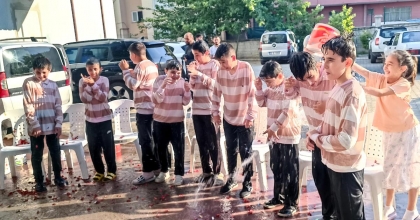 PAMUKKALE’DE HAFIZLIK SEVİNCİ: 9 ÖĞRENCİ GÜL SUYUYLA ISLATILDI