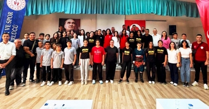 MİLLİ DARTÇILAR ÇARDAK’TA ÖĞRENCİLERLE BULUŞTU