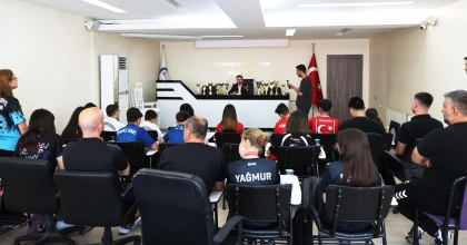 TAVAS’IN ŞAMPİYON SPORCULARI BELEDİYEDE AĞIRLANDI