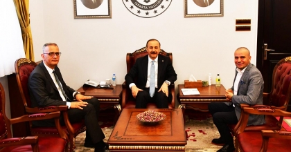 YEREL BASININ GELECEĞİ ISPARTA’DA MASAYA YATIRILDI
