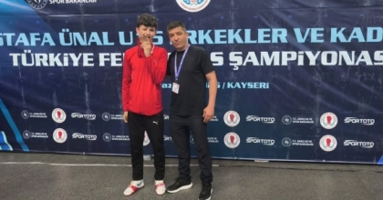 KÜTAHYALI BOKSÖR MEHMET TURAN DELİBAŞ TÜRKİYE ÜÇÜNCÜSÜ OLDU
