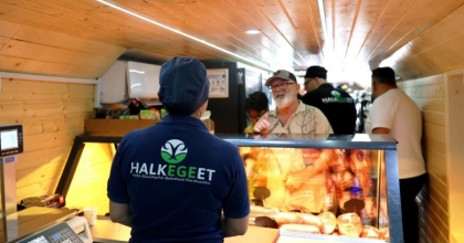 MOBİL HALK EGE ET AKBÜK’TE VATANDAŞLARDAN YOĞUN İLGİ GÖRDÜ
