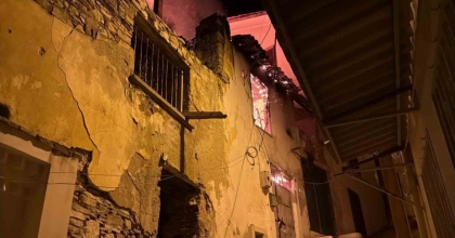 KUŞADASI’NDA GECE YARISI KORKUTAN YANGIN