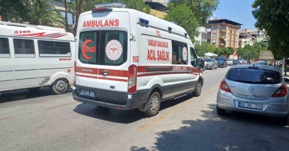 MOTOSİKLET İLE KAMYONET ÇARPIŞTI: 2 YARALI

