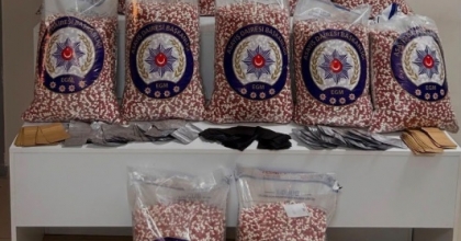 ÖNCE TAKSİ, SONRA EVE BASKIN: 280 BİN UYUŞTURUCU HAP ELE GEÇİRİLDİ
