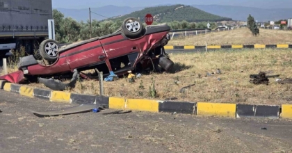 İZMİR’DE OTOMOBİL KAZADA TERS DÖNDÜ: 1 YARALI
