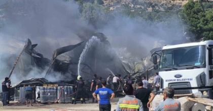 BODRUM’DA YAPI MARKET ALEV ALEV YANDI
