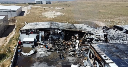 SUCUK FABRİKASI YANGIN SONRASI ENKAZA DÖNDÜ
