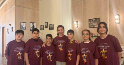 İZMİRLİ ÖĞRENCİLERDEN MATEMATİK OLİMPİYATLARINDA DÜNYA DERECESİ
