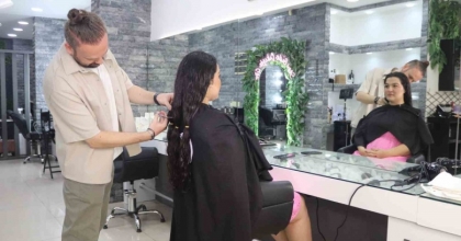 GÖZÜ GİBİ KORUDUĞU SAÇLARINI KANSER HASTASI ÇOCUKLAR İÇİN KESTİ