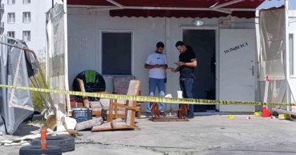 AFYONKARAHİSAR’DA MİNİBÜS DURAĞINA SİLAHLI SALDIRI: 1 ÖLÜ, 1 YARALI
